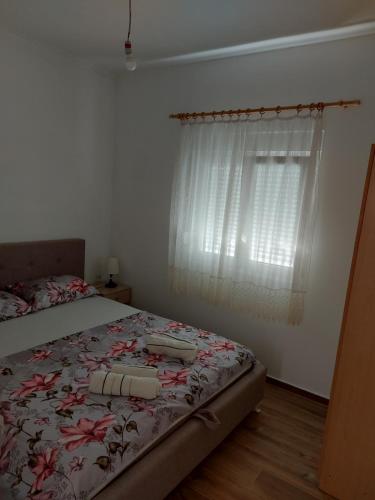 a bedroom with a bed and a window at Crni Bor Sutomore in Sutomore
