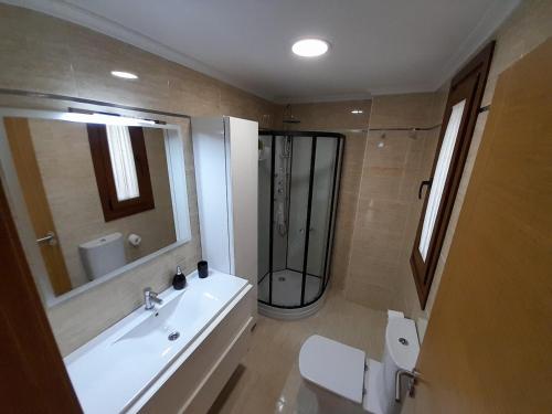 a bathroom with a white sink and a shower at Ático sobre el Mar Cantábrico in O Vicedo