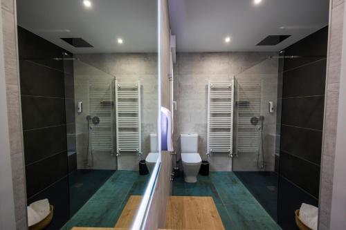 a bathroom with two toilets and a shower at El balcón del Poeta in El Burgo de Osma