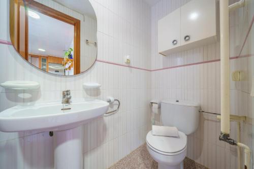 Phòng tắm tại HomeHolidaysRentals Espriu- Costa Barcelona