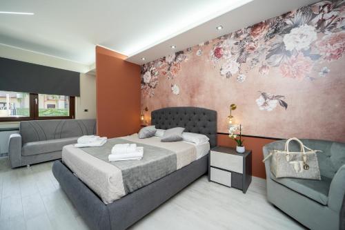a bedroom with a bed and two couches at B&B Golden House & spa in Rose