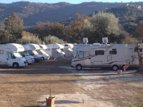 a group of rvs parked in a parking lot at SOSTA CAMPER PARK Cilento con piazzole e Tende in Ogliastro Cilento