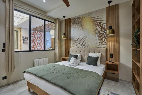 En eller flere senge i et værelse på Appartement Coeur Montmartre by Studio prestige
