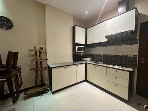 Kuchyň nebo kuchyňský kout v ubytování Chiangmai Riverside condominium