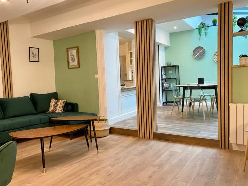 a living room with a couch and a table at Cité Gastro. / Centre Ville in Dijon