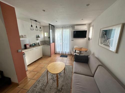 Plan de Cuques T2 photo 26