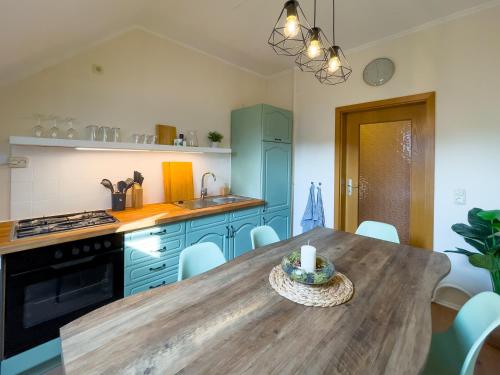 a kitchen with a wooden table and a dining room at Familienwohnung im Vogtland in Lengenfeld