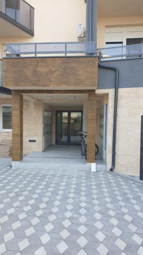 a building with a bike parked inside of it at APARTMAN 5 BMB in Veliko Gradište