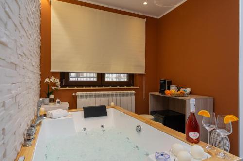 a large bathroom with a bath tub with a window at B&B Golden House & spa in Rose