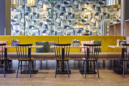 Χώρος καθιστικού στο Holiday Inn - the niu, Fusion Hamburg St. Georg by IHG