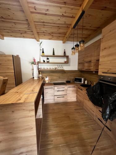 A kitchen or kitchenette at Muzzle House