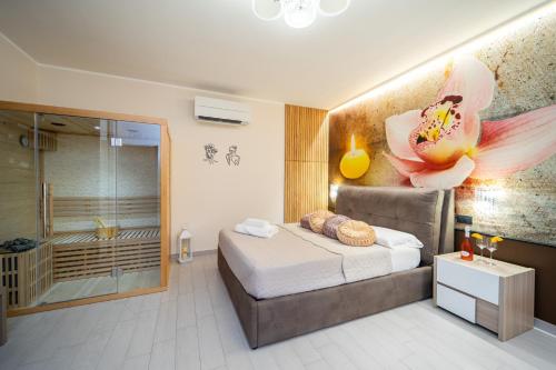 a hotel room with a bed and a shower at B&B Golden House & spa in Rose