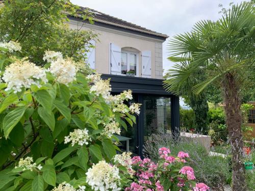 a house with flowers in front of it at Les Suites Champenoises in Reims