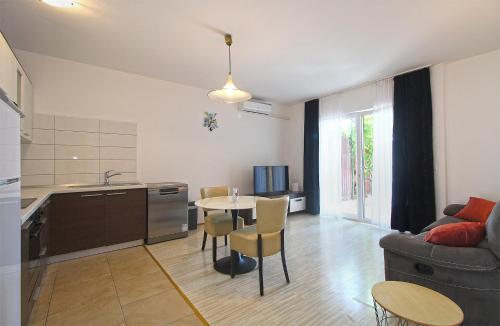Apartment Florinda 2091