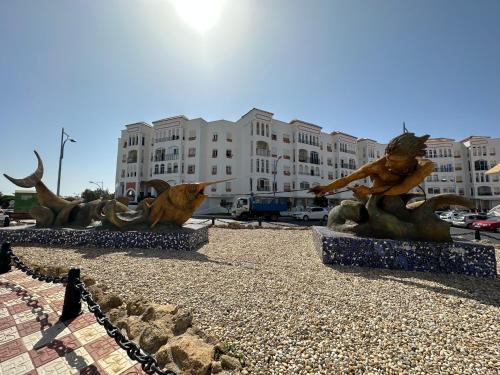 a group of statues of birds in front of a building at Residencial Macarena in Matalascañas