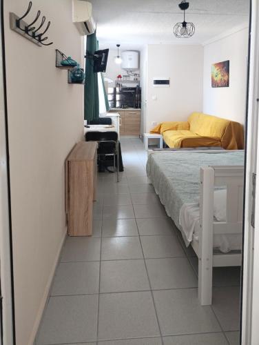 Small Studio in Rethymno center for up to 4 persons (2 +2 children or 3 adults)
