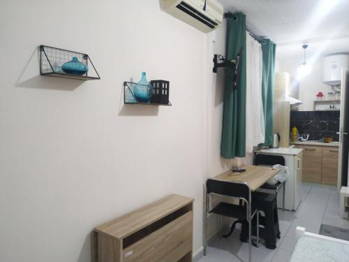 Small Studio in Rethymno center for up to 4 persons (2 +2 children or 3 adults)