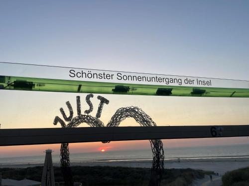 a sign that reads schmutzer somnensteensteensteenenersteensteenwarning at Winkelschiffchen III mit Sauna in Juist
