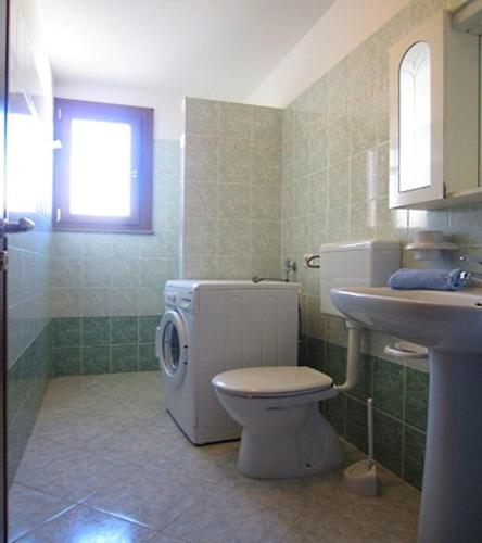 a bathroom with a toilet and a sink at Villetta Maldive Salento in Torre Vado