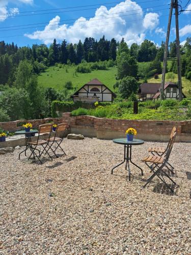 a patio with two chairs and a table and a table and chairs at Podgórska Odskocznia in Sokolec