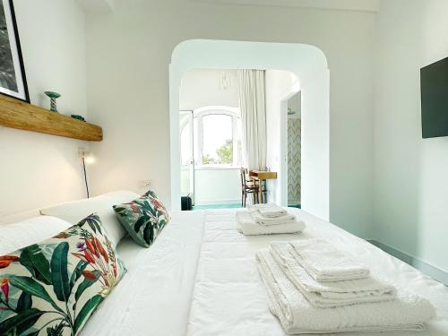 Letto o letti in una camera di Dimora Storica Villa Pasquale Capri