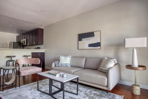 Gallery image of Woodland Hills 1BR w pool gym nr Warner center LAX-893 in Los Angeles