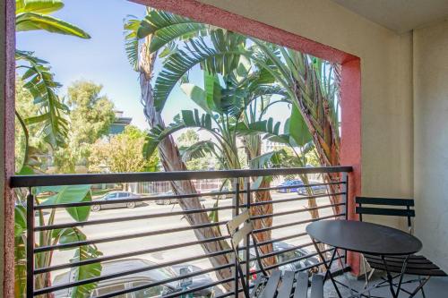 Gallery image of Woodland Hills 1BR w pool gym nr Warner center LAX-893 in Los Angeles