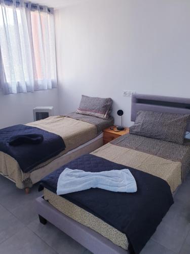 two beds sitting next to each other in a room at new private room ,sea view, near airport 5 min, train 3 min and tram on site, beach 7 min, 2 showers and 2 toilets. Neuf , chambre privative, vue mer, proche aéroport 5 min , train 3 min et tramway sur place, plage 7 min, 2 douches et 2 wc. in Nice