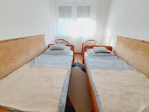 three bunk beds in a room with a window at Hibiscus Nyaraló in Balatonfenyves