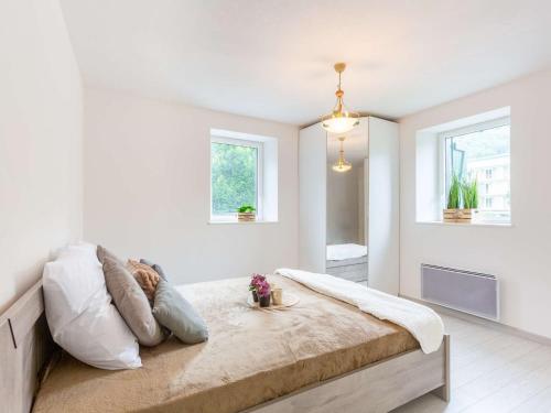 Una cama o camas en una habitación de Appartement Confort 8 Pers à Saint Lary - Wifi Inclus - FR-1-296-475