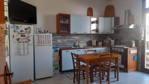 Ett kök eller pentry på Casa con giardino 2 camere