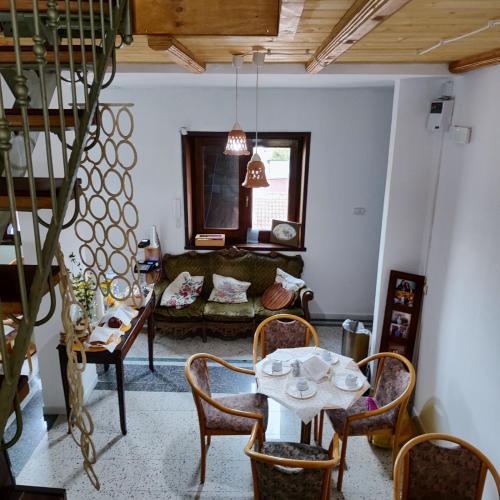 a living room with a table and a couch at B&B Home Holiday Villa delle Acacie agriturismo in Sala Consilina