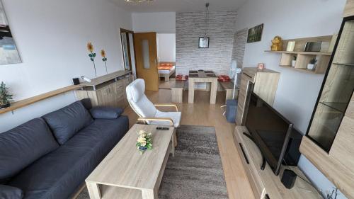 a living room with a couch and a tv at Ferienwohnung Schlieben in Schlieben