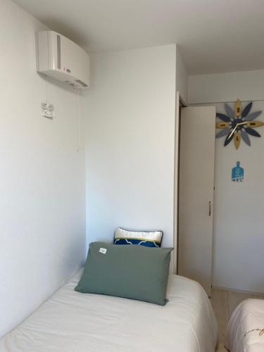 a bedroom with a bed with a green pillow on it at Arts Candy Sapporo-Villa Nakajima in Sapporo