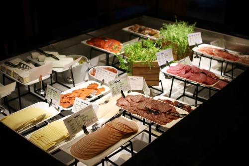 ホテルの敷地内または近くでの食事または食べ物