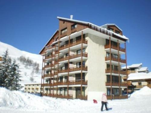 T2 aux 2 Alpes - pied des pistes - centre station