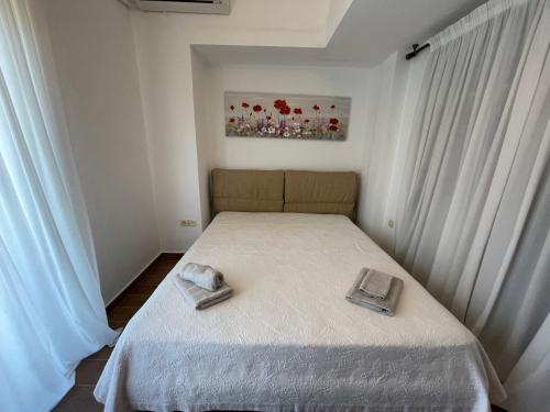 Кровать или кровати в номере Stylish Maisonette with 3 Bedrooms in Vourvourou, Greece