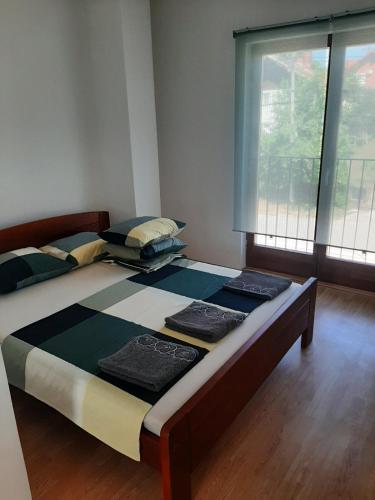 Ένα ή περισσότερα κρεβάτια σε δωμάτιο στο Ime Ruze apartmani Banja Vrujci