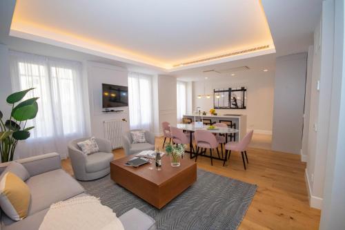 For You Rentals Lujoso y elegante ap TEMPORAL en Centro Madrid ALC353