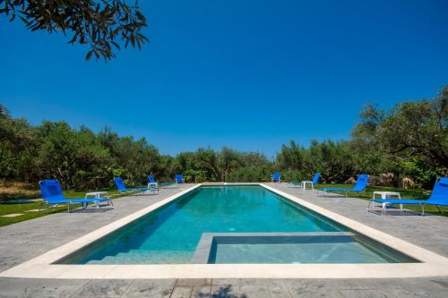 Kolam renang di atau dekat dengan Village Drapanias Apartments