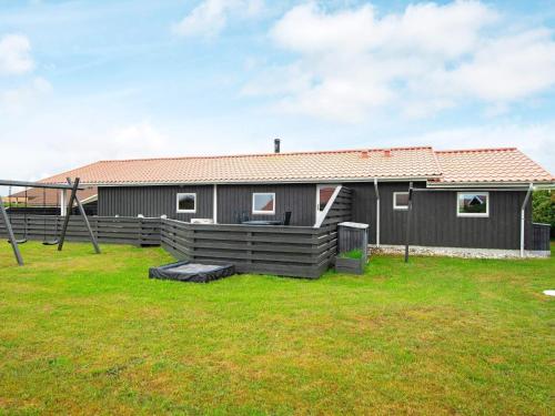 Gallery image of 8 person holiday home in Harbo re in Harboør