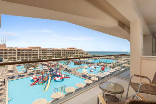 Πισίνα στο ή κοντά στο Pickalbatros White Beach Resort - Hurghada