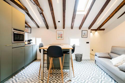 For You Rentals Ap TEMPORAL Rastro Madrid-Cascorro FCG94