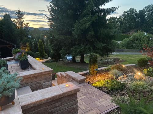 a garden with a stone wall and a fire pit at Apartmán Danuše in Česká Lípa