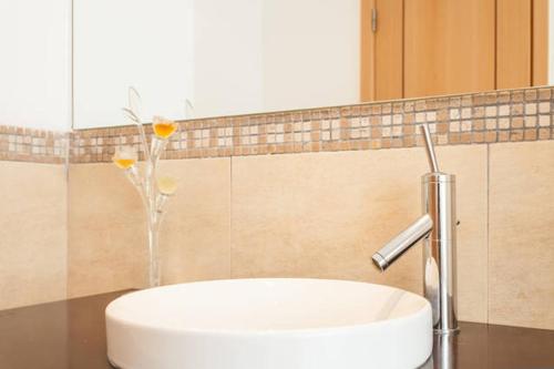 Casa Sol WIFI, AC, Pool, Near Praia da Rocha Beach