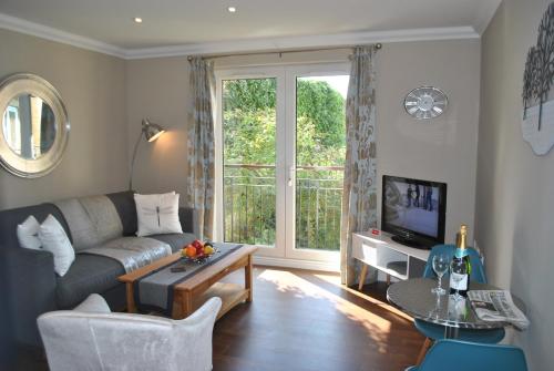 Two Bedroom Windsor Flats with Parking – Photos 2