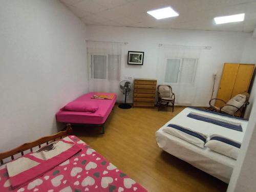 a room with two beds and a table and chairs at Apartamento Violeta in Aguadulce