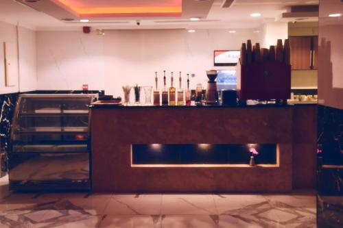 a bar in a restaurant with a fireplace at فندق الاندلس الماسي - Alandalus Diamond Hotel in Al Madinah