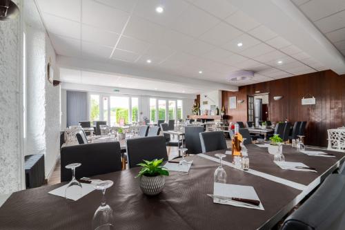 a conference room with a long table and chairs at Logis Hôtel La crémaillère in Hagetmau