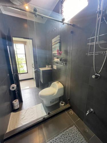 A bathroom at Escape a la Ciudad en Nuestro Encantador Apartamento con Todas las Comodidades